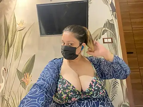 kavyasingh36 online show from May 15, 11:01 pm