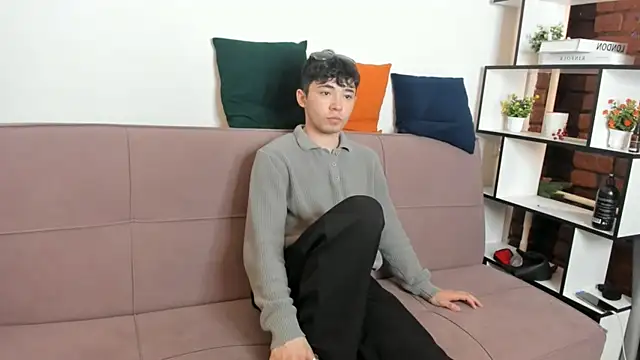 Snapshot of VelarMotion chatting on April 13, 9:37 am VelarMotion online show from April 13, 9:37 am