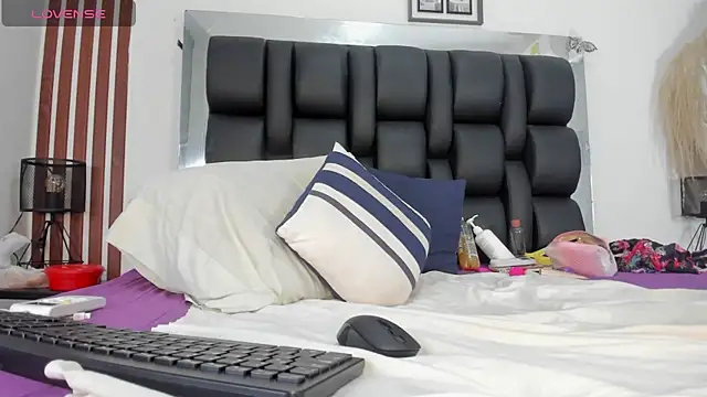MILF AURORA online show from May 26, 8:49 pm
