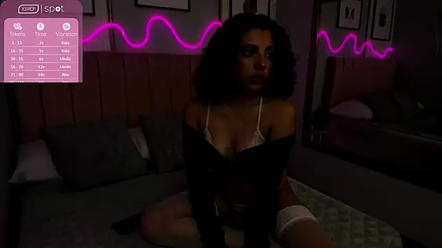 Snapshot of AURORAMILLSS chatting on May 6, 3:13 am AURORAMILLSS online show from May 6, 3:13 am