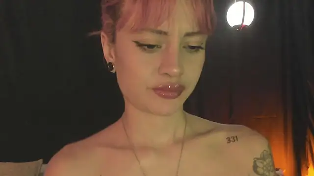 Snapshot of Miiaa_Stonee chatting on April 23, 7:49 pm Miiaa Stonee online show from April 23, 7:49 pm