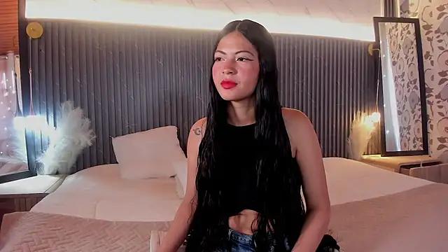 Snapshot of zoe_castillo chatting on April 21, 8:01 pm zoe castillo online show from April 21, 8:01 pm