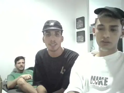 Snapshot of marcelobuback chatting on April 12, 2:16 am marcelobuback online show from April 12, 2:16 am