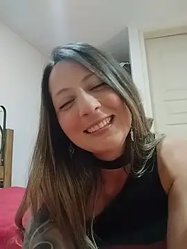 Snapshot of VALELUXX chatting on August 7, 2:35 am VALELUXX online show from August 7, 2:35 am