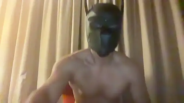 Snapshot of EastHunter chatting on April 13, 5:51 pm EastHunter online show from April 13, 5:51 pm