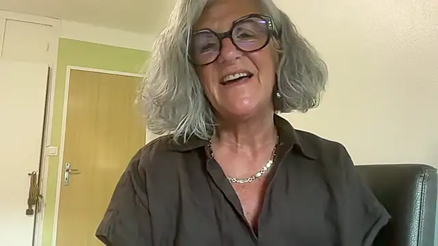 Snapshot of NaughtyMonicaUK chatting on June 23, 7:12 pm NaughtyMonicaUK online show from June 23, 7:12 pm