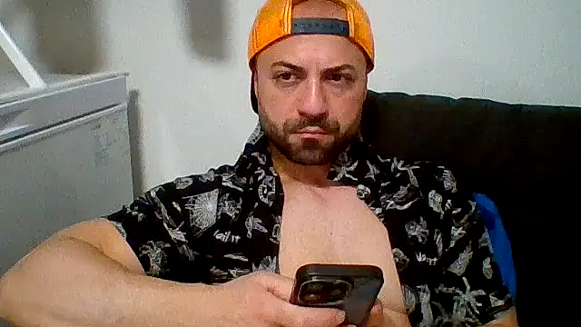 Snapshot of colaandgin chatting on June 23, 11:14 pm colaandgin online show from June 23, 11:14 pm