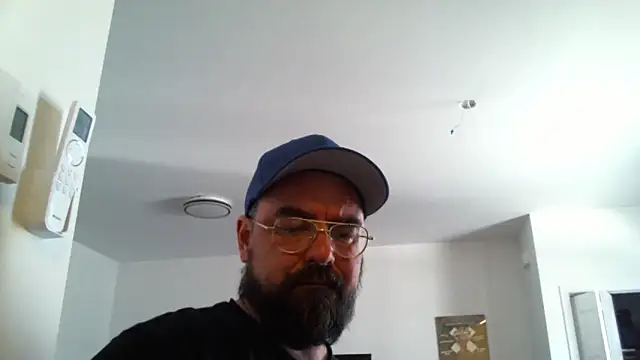 Snapshot of Danos47x chatting on April 12, 4:23 pm Danos47x online show from April 12, 4:23 pm