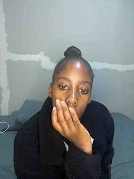 petite bee online show from April 25, 4:59 pm