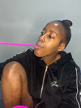 petite bee online show from May 29, 3:32 pm