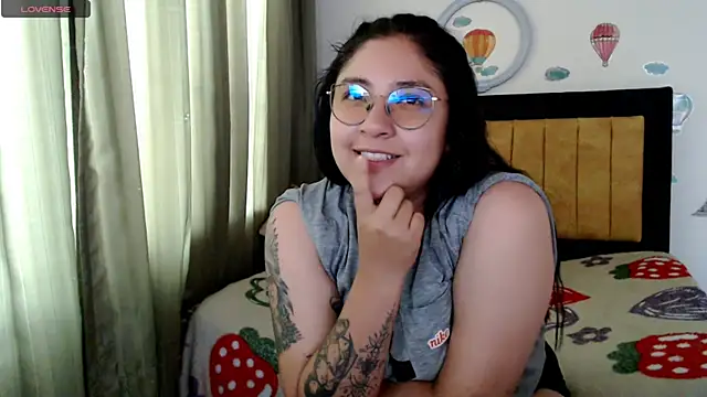 Snapshot of MAYEXS chatting on April 12, 10:15 pm MAYEXS online show from April 12, 10:15 pm