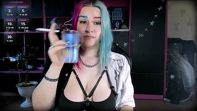 Snapshot of Neon_Baddie chatting on July 28, 2:24 pm Neon Baddie online show from July 28, 2:24 pm