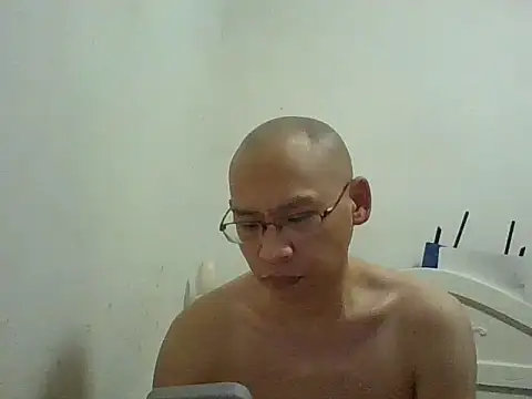 Snapshot of benly118 chatting on May 1, 12:10 pm benly118 online show from May 1, 12:10 pm