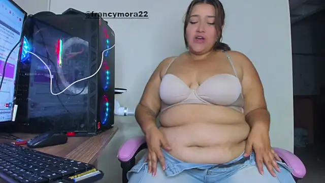 cellycanela  online show from June 12, 1:59 am