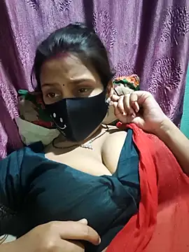 Snapshot of BaddieUnleashed chatting on May 5, 5:32 pm BaddieUnleashed online show from May 5, 5:32 pm