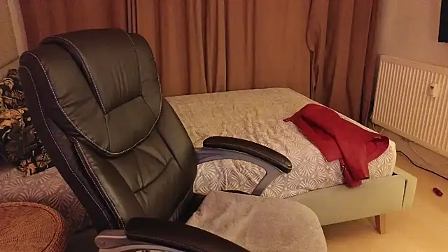 Snapshot of Sharon_Red chatting on December 2, 9:28 pm Sharon Red online show from December 2, 9:28 pm