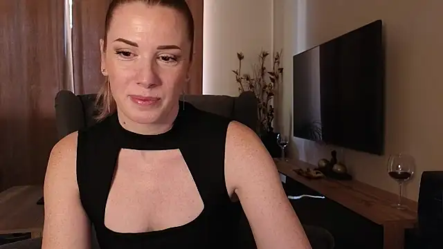 Snapshot of Sharon_Red chatting on February 17, 10:07 am Sharon Red online show from February 17, 10:07 am