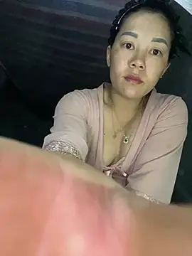 Snapshot of daisy-yeu chatting on April 13, 2:22 pm daisy-yeu online show from April 13, 2:22 pm