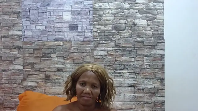Snapshot of BossyBustyQueen chatting on May 10, 6:57 pm BossyBustyQueen online show from May 10, 6:57 pm