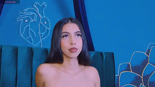 Snapshot of Mia_Gloww_ chatting on April 28, 8:47 pm Mia Gloww online show from April 28, 8:47 pm