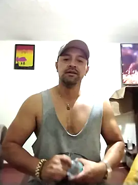 AlejoMoretti online show from April 30, 11:09 pm