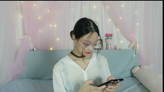 shy pink doll online show from July 31, 3:44 pm