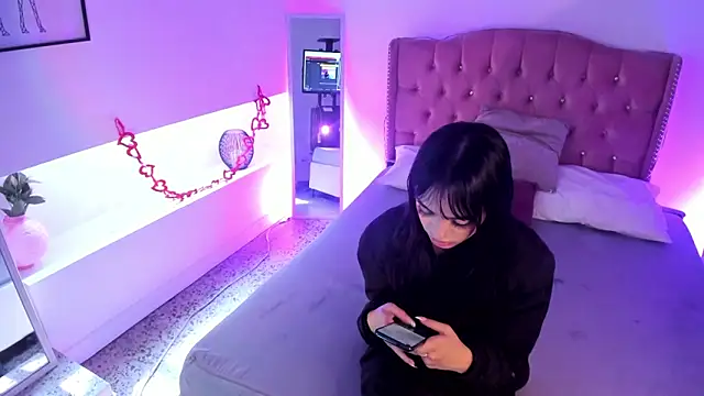 Snapshot of Antonella_Bratzz4 chatting on April 28, 8:25 pm Antonella Bratzz4 online show from April 28, 8:25 pm