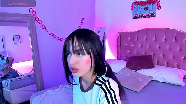 Snapshot of Antonella_Bratzz4 chatting on May 1, 9:52 pm Antonella Bratzz4 online show from May 1, 9:52 pm