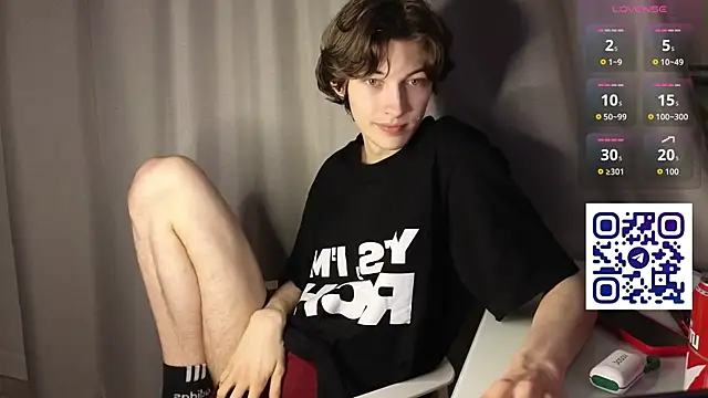 Snapshot of swaggenjoyer chatting on June 19, 10:02 pm swaggenjoyer online show from June 19, 10:02 pm