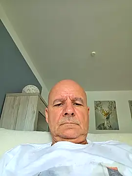 Snapshot of mannohmann5 chatting on June 18, 3:27 pm mannohmann5 online show from June 18, 3:27 pm