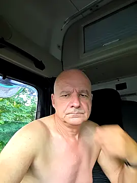 Snapshot of mannohmann5 chatting on June 23, 6:28 pm mannohmann5 online show from June 23, 6:28 pm