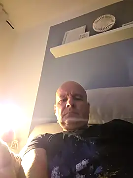 Snapshot of mannohmann5 chatting on July 27, 7:43 pm mannohmann5 online show from July 27, 7:43 pm