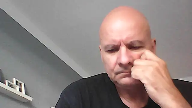 Snapshot of mannohmann5 chatting on August 3, 9:37 am mannohmann5 online show from August 3, 9:37 am