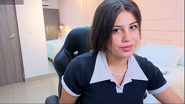 Snapshot of OLIVIA_GARCIA__ chatting on April 15, 12:23 pm OLIVIA GARCIA online show from April 15, 12:23 pm