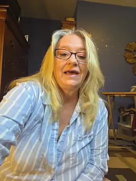 Snapshot of RavensLove chatting on July 6, 8:00 pm RavensLove online show from July 6, 8:00 pm