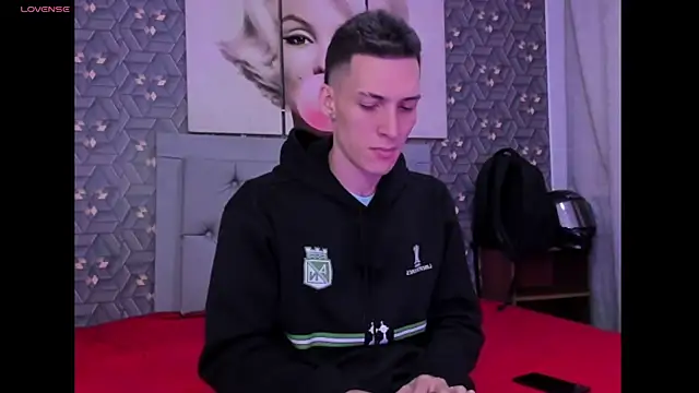 Snapshot of Danny_Farret chatting on April 14, 1:28 pm Danny Farret online show from April 14, 1:28 pm