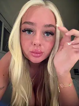 Snapshot of Vanillaheavennn chatting on April 13, 8:25 pm Vanillaheavennn online show from April 13, 8:25 pm