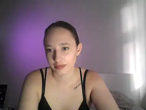 Snapshot of DarkMirel chatting on April 21, 2:34 pm DarkMirel online show from April 21, 2:34 pm