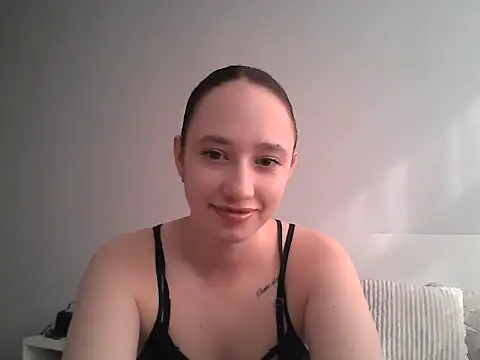 Snapshot of DarkMirel chatting on April 23, 1:57 pm DarkMirel online show from April 23, 1:57 pm