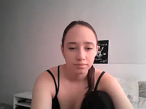 Snapshot of DarkMirel chatting on May 24, 12:32 pm DarkMirel online show from May 24, 12:32 pm
