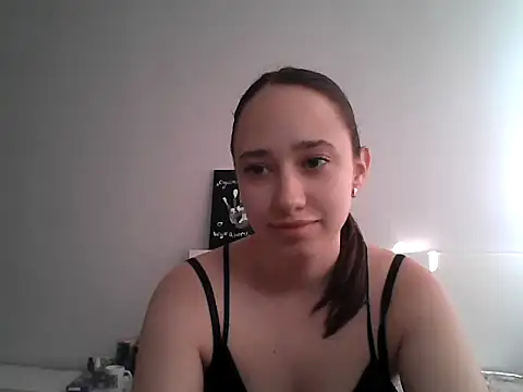 Snapshot of DarkMirel chatting on May 25, 1:17 pm DarkMirel online show from May 25, 1:17 pm