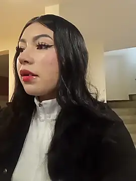 Snapshot of Emiily__Evans chatting on April 14, 2:01 pm Emiily Evans online show from April 14, 2:01 pm