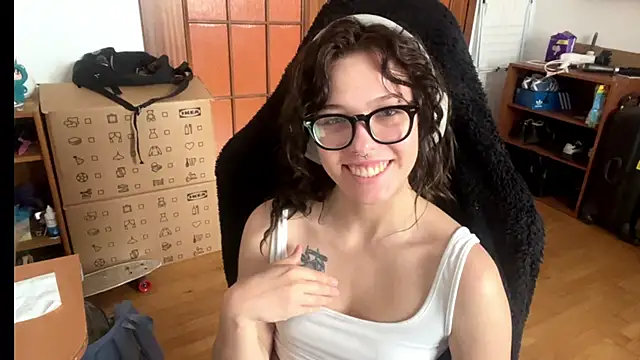 PillowPeachX online show from June 3, 6:38 am