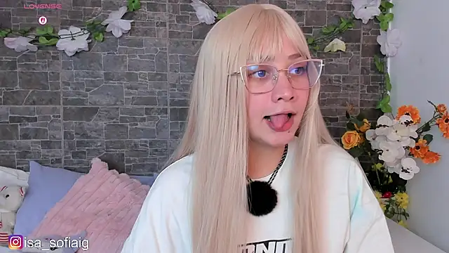 Snapshot of sweett_fire chatting on July 21, 12:24 am sweett fire online show from July 21, 12:24 am