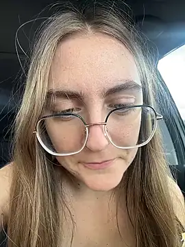 prettykitttty online show from June 5, 5:18 pm