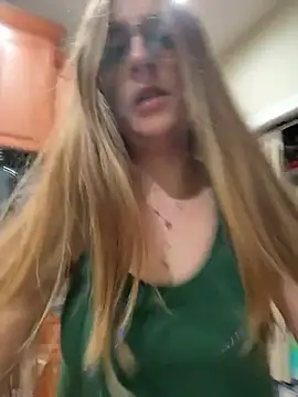 Snapshot of prettykitttty chatting on July 11, 3:37 pm prettykitttty online show from July 11, 3:37 pm