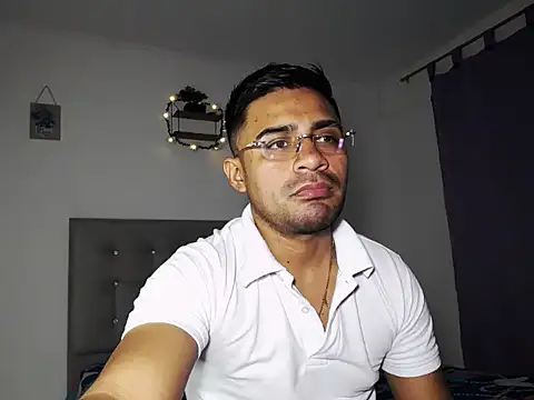 zeussexyhot online show from April 25, 4:59 am