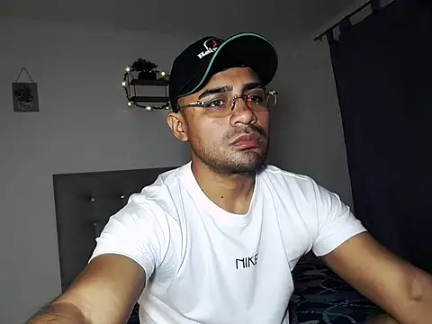 zeussexyhot online show from April 27, 3:48 am