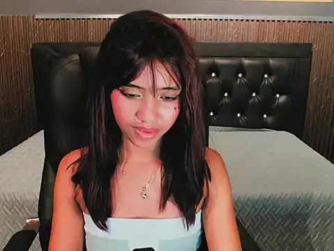 Snapshot of Zafiro_Bluex chatting on April 13, 11:54 pm Zafiro Bluex online show from April 13, 11:54 pm