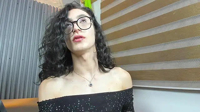 Snapshot of Shammy_rosse chatting on May 21, 1:23 am Shammy rosse online show from May 21, 1:23 am